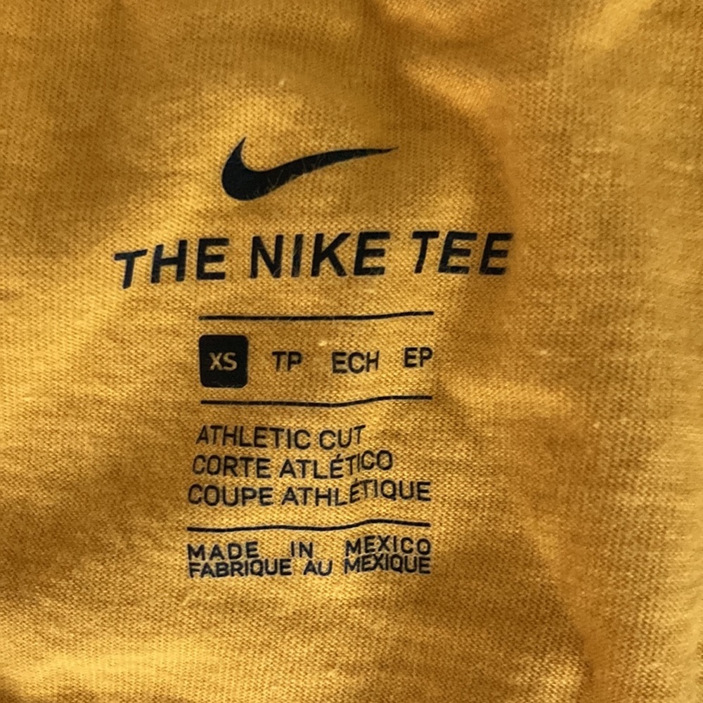 Nike tee - Picture 3 of 3